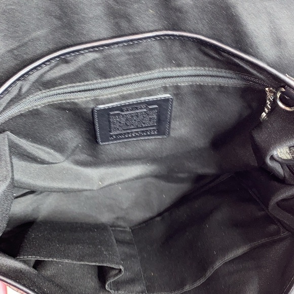 Coach - Picture 5 of 6